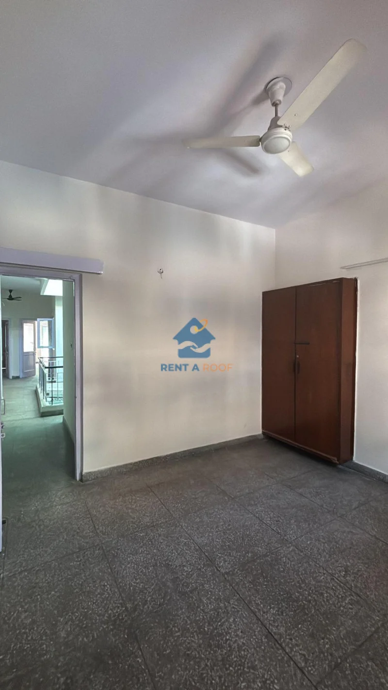 Commercial space on First Floor for Rent in Safdarjung Enclave