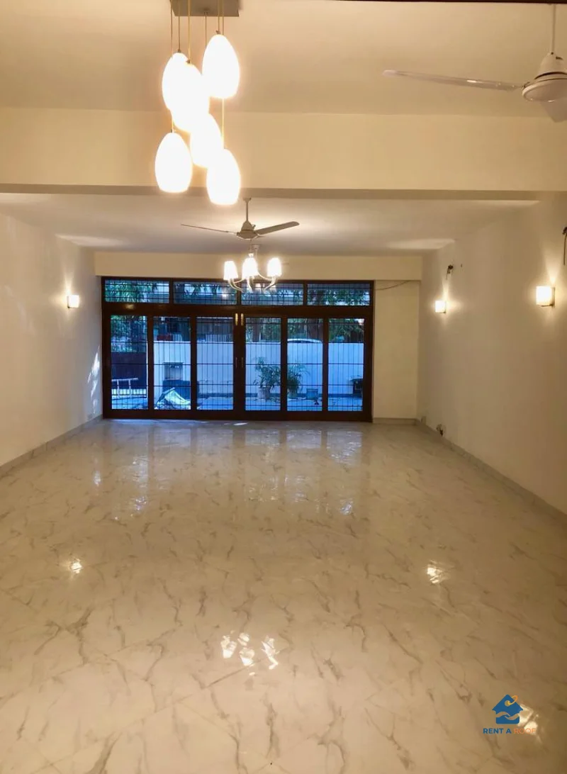 6 BHK on First Floor for Rent in Panchsheel Enclave