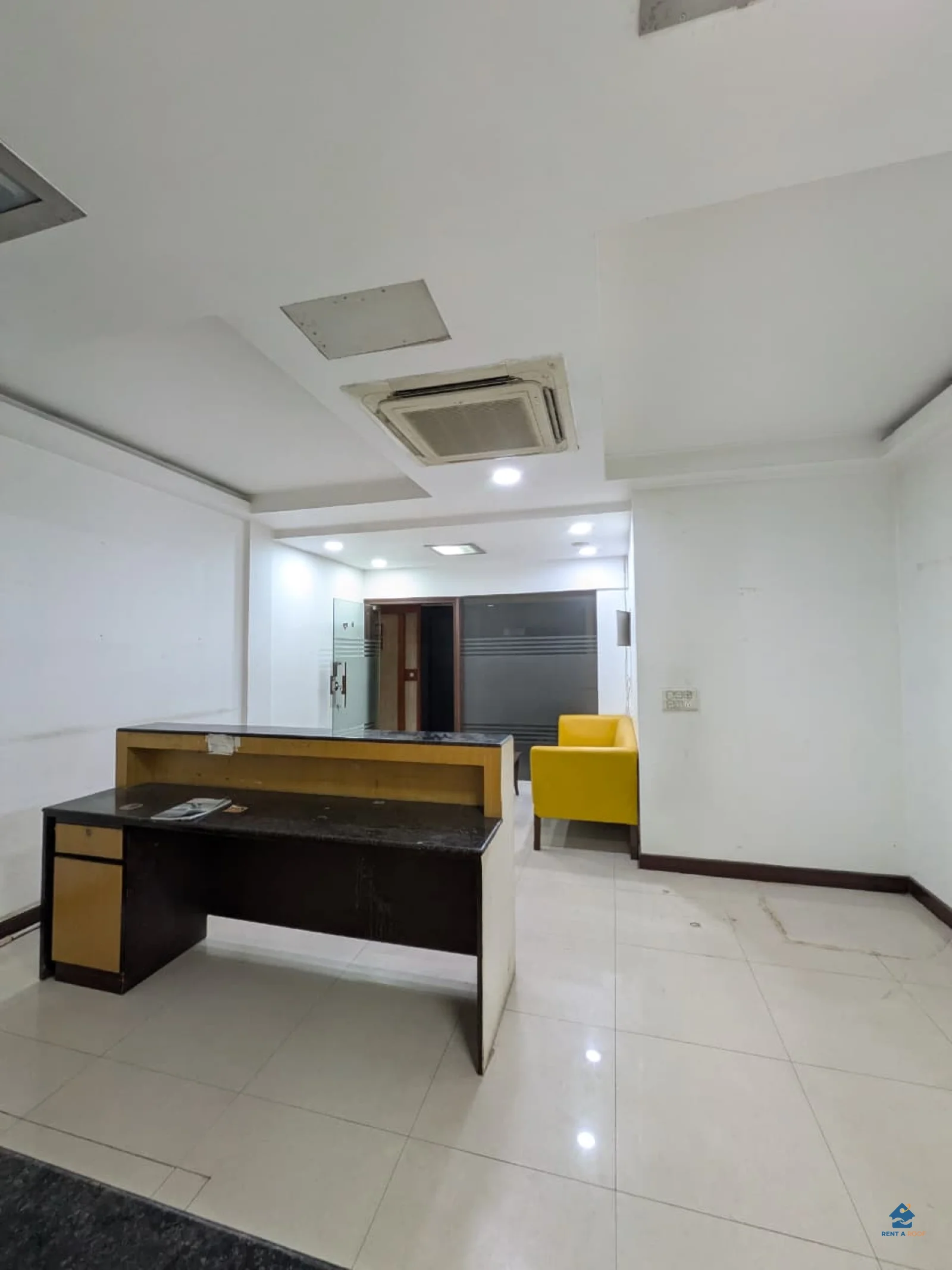 Commercial space on First Floor for Rent in Lajpat Nagar 3