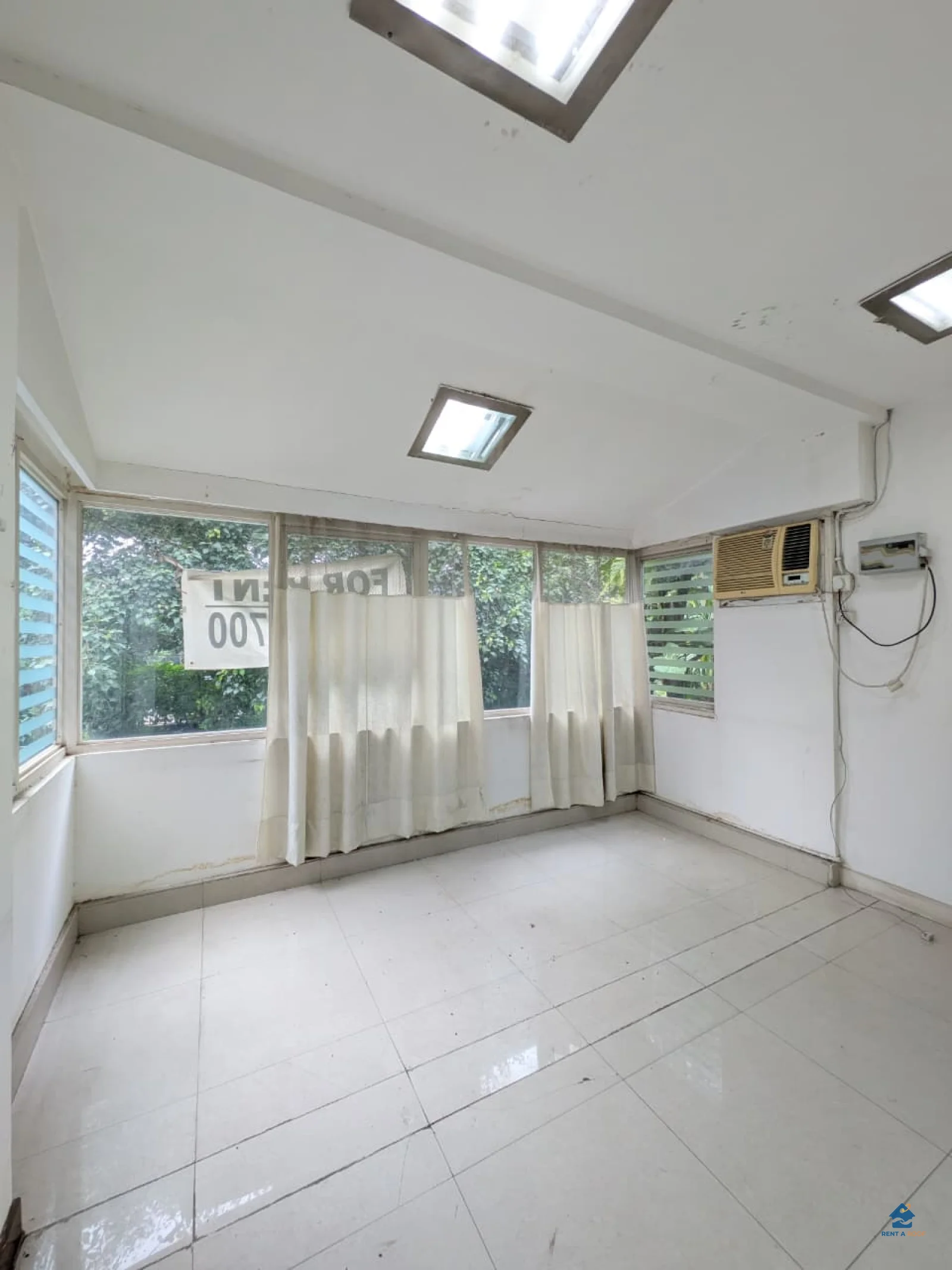 Commercial space on First Floor for Rent in Lajpat Nagar 3