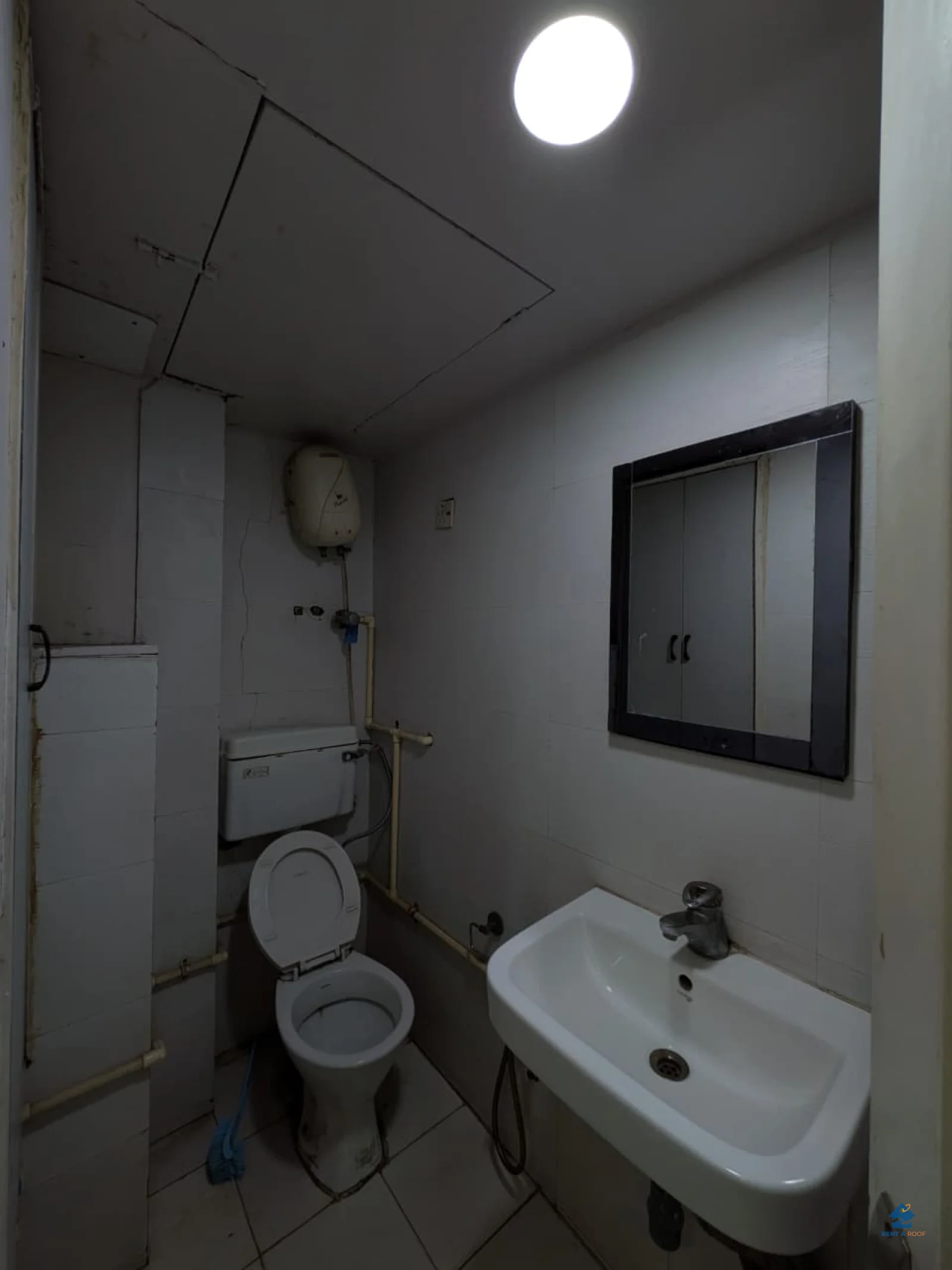 Commercial space on First Floor for Rent in Lajpat Nagar 3