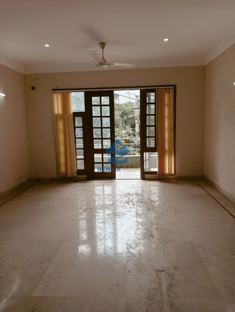 3 BHK on First Floor for Rent in Defence Colony