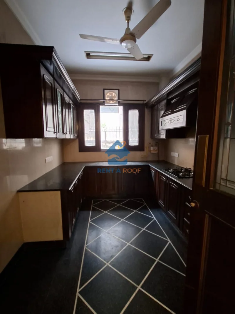 4 BHK on Basement + Ground Floor for Rent in Shanti Niketan