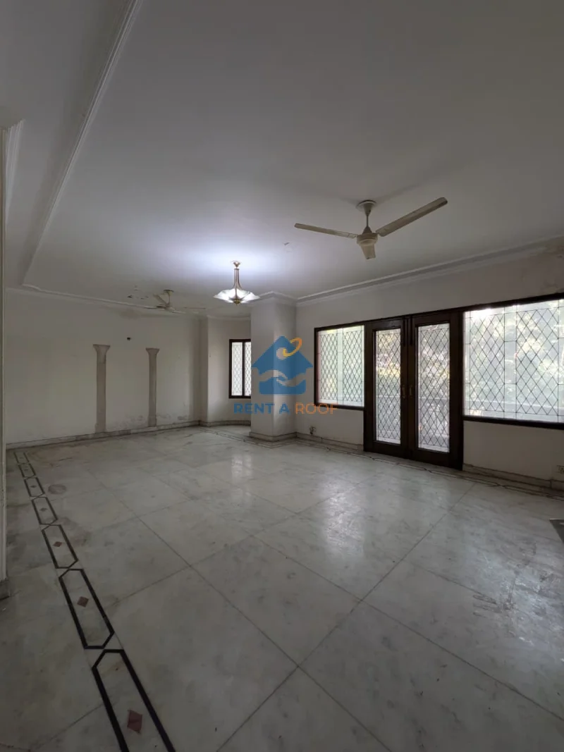4 BHK on First Floor for Rent in Defence Colony