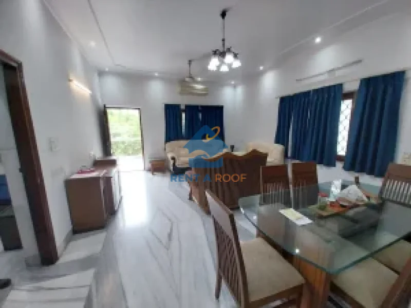 2 BHK on Second Floor for Rent in Defence Colony