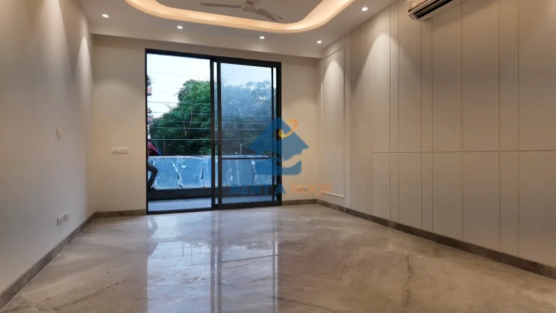 5 BHK on Third + Terrace for Sale in Chittaranjan Park