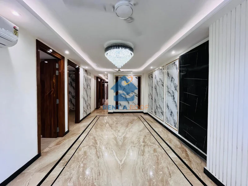 4 BHK on First Floor for Sale in Chittaranjan Park