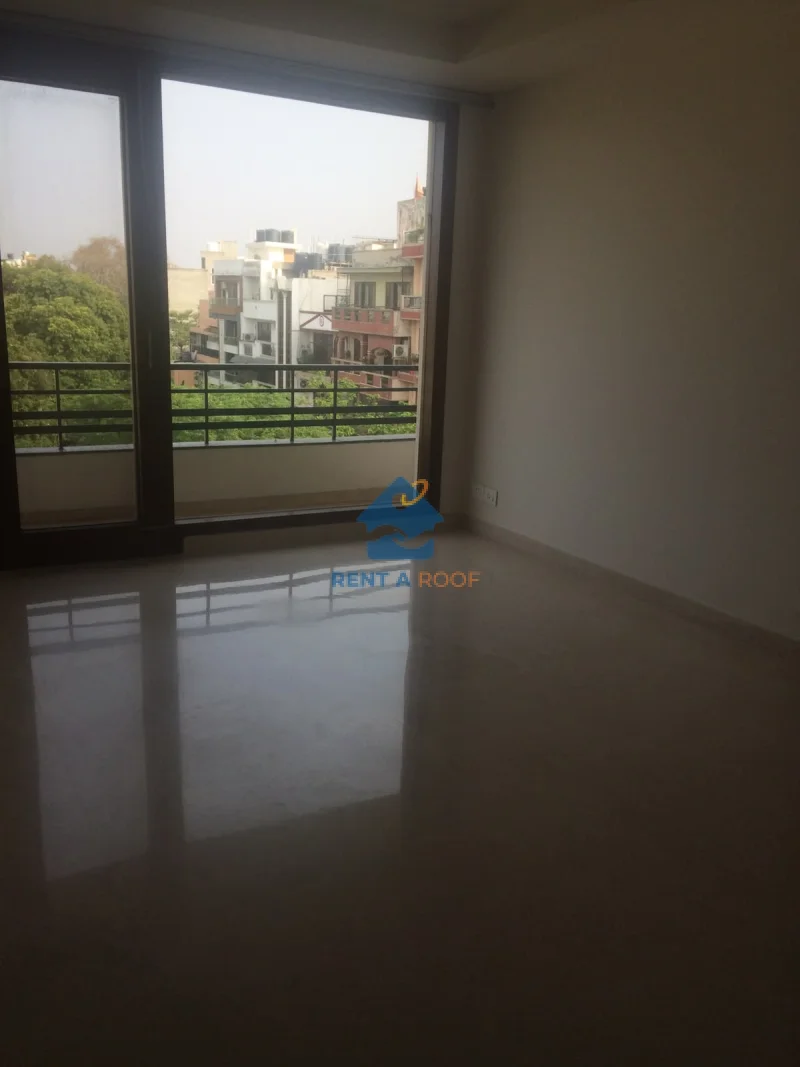 3 BHK on Third Floor for Rent in Defence Colony