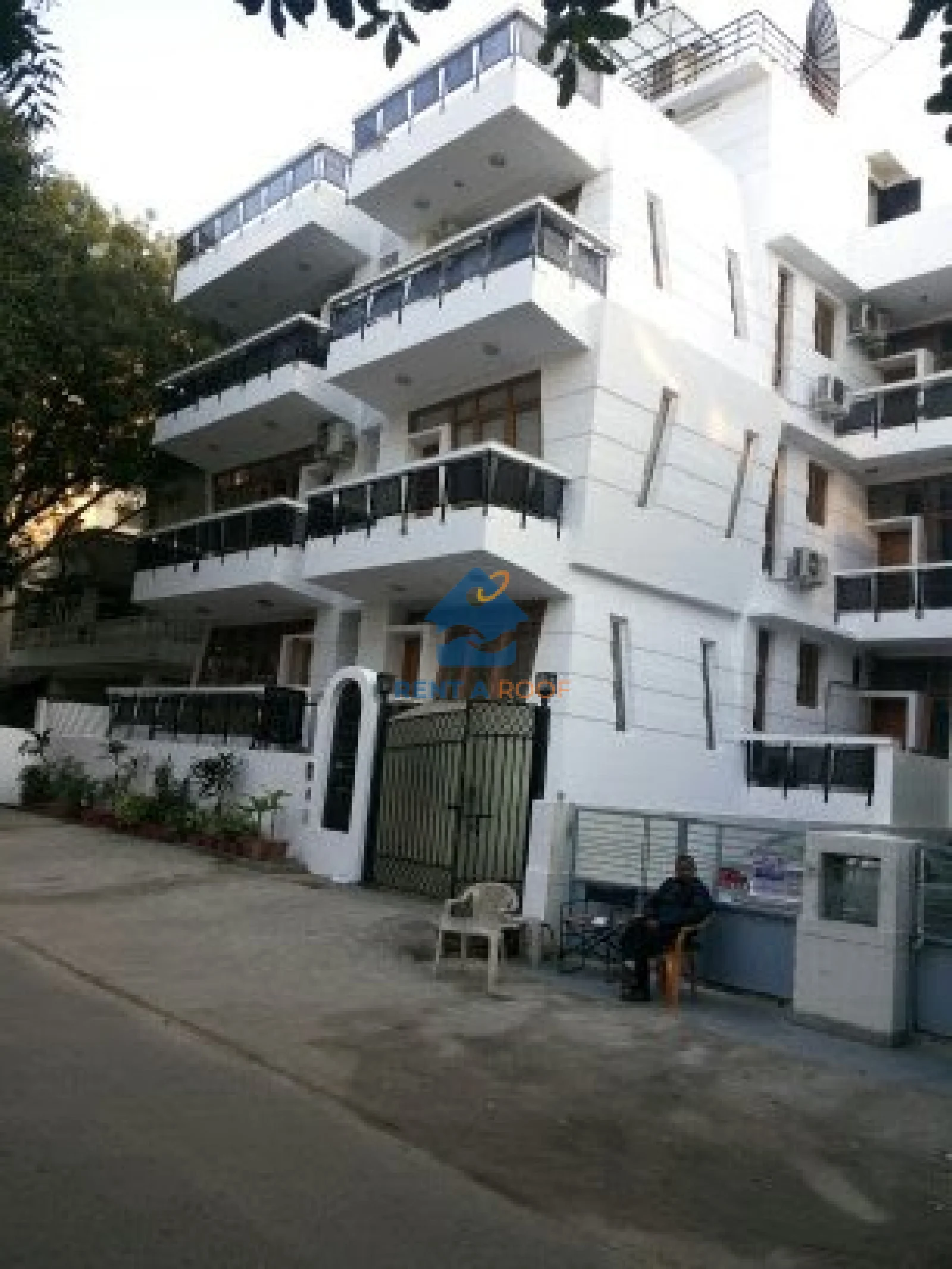 Commercial space on First Floor for Rent in Defence Colony