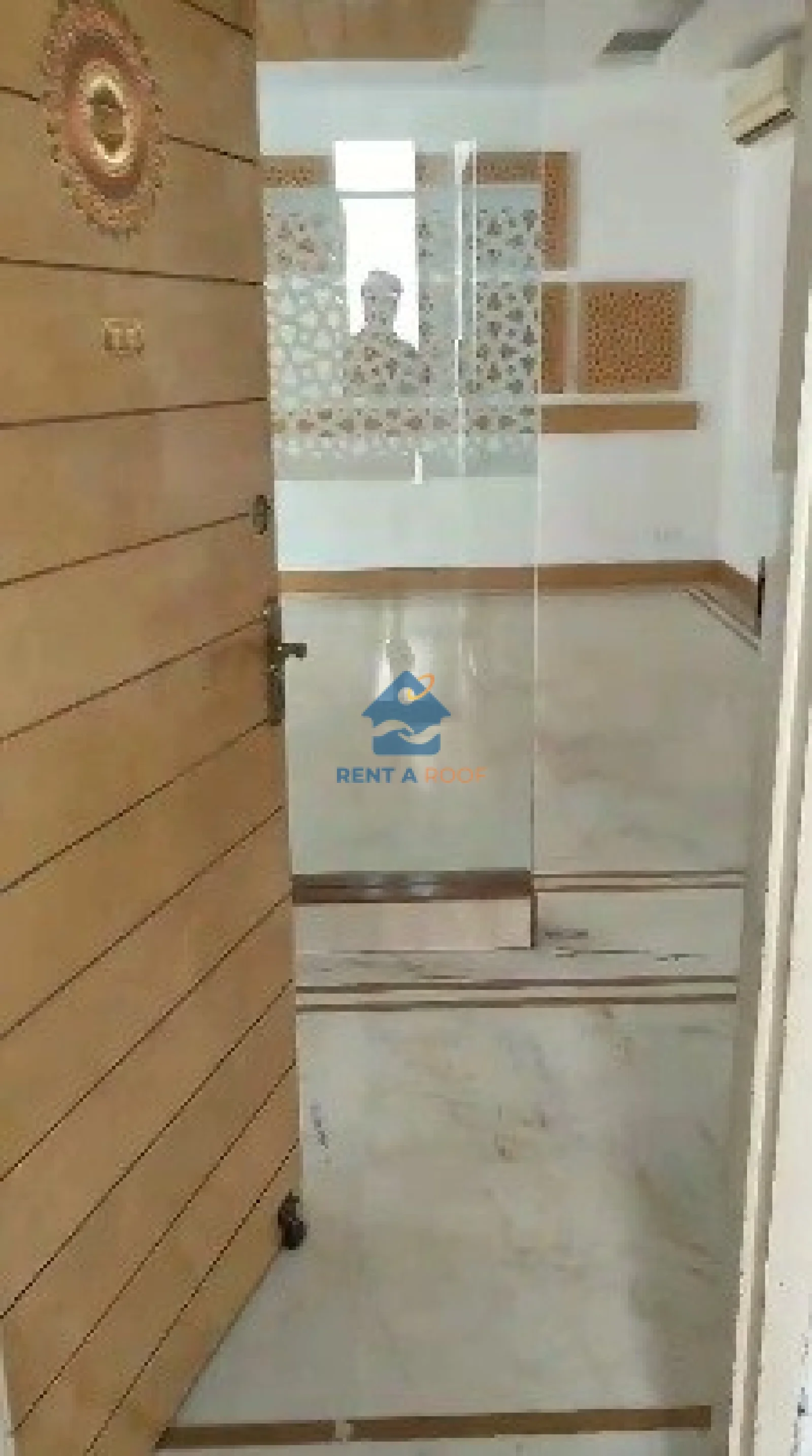 Commercial space on First Floor for Rent in Defence Colony